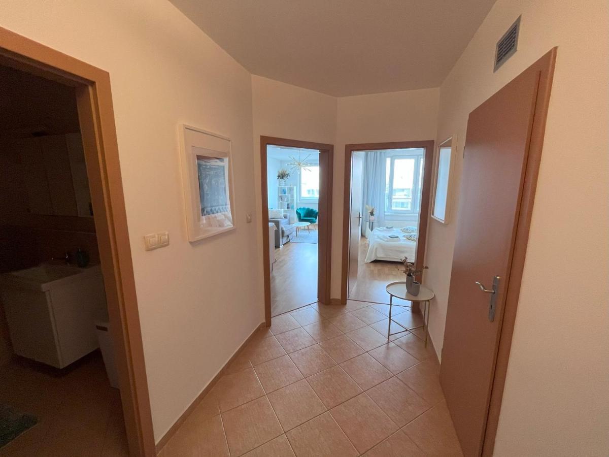 2 Room Apartment With Terrace, New Building, Jegeho Bratislava Eksteriør billede