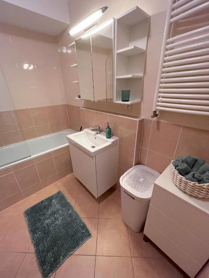 2 Room Apartment With Terrace, New Building, Jegeho Bratislava Eksteriør billede