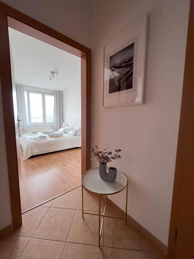 2 Room Apartment With Terrace, New Building, Jegeho Bratislava Eksteriør billede