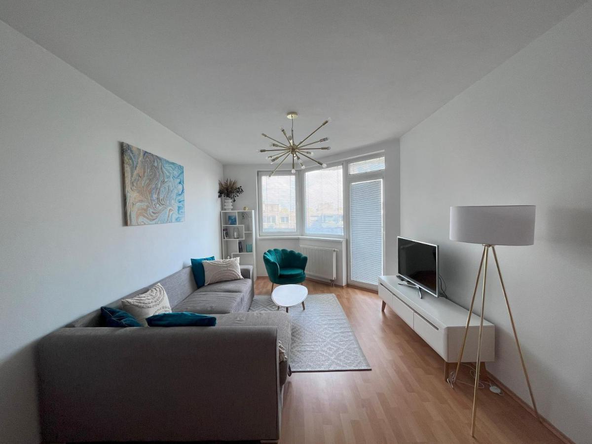 2 Room Apartment With Terrace, New Building, Jegeho Bratislava Eksteriør billede