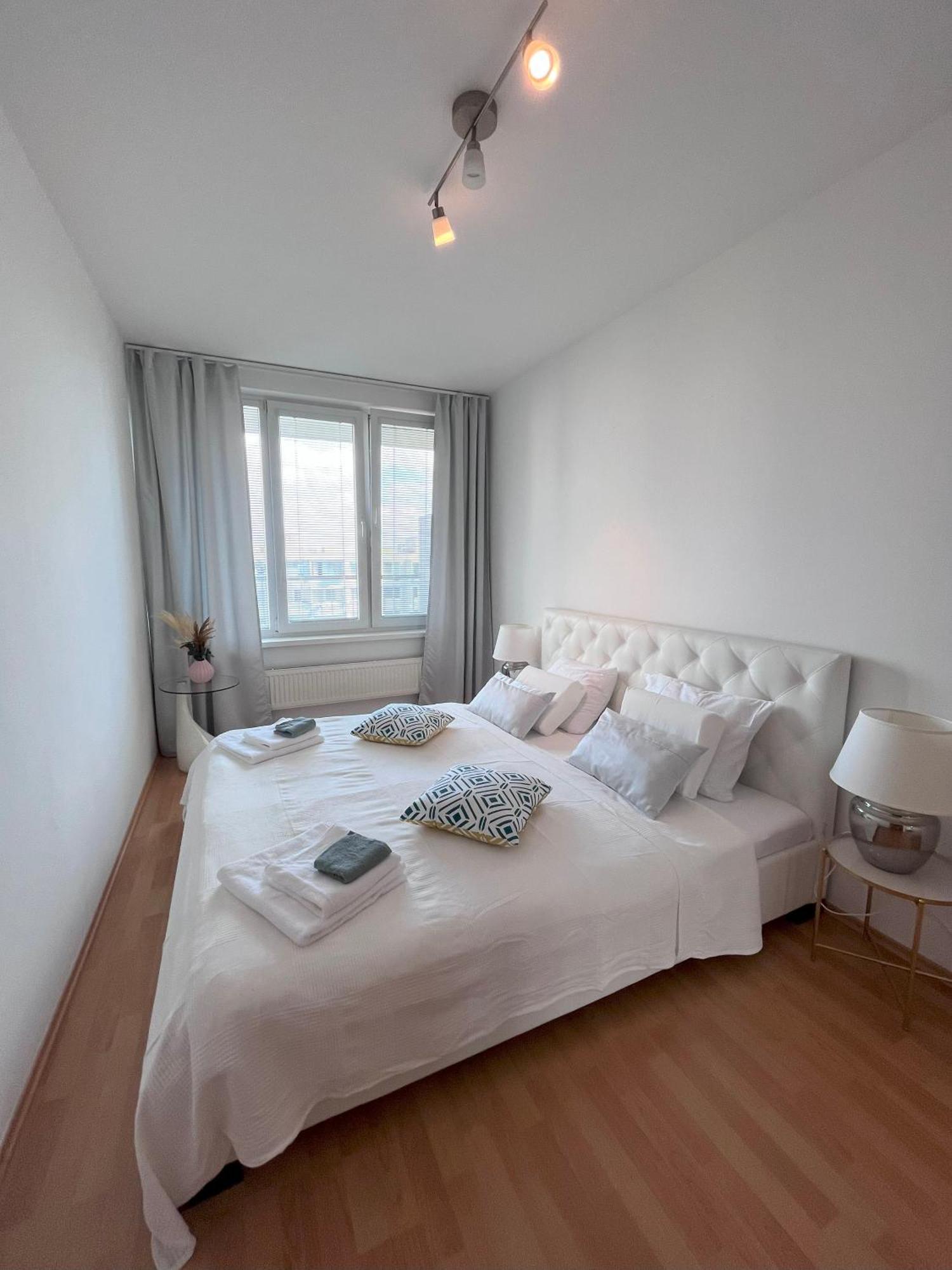 2 Room Apartment With Terrace, New Building, Jegeho Bratislava Eksteriør billede
