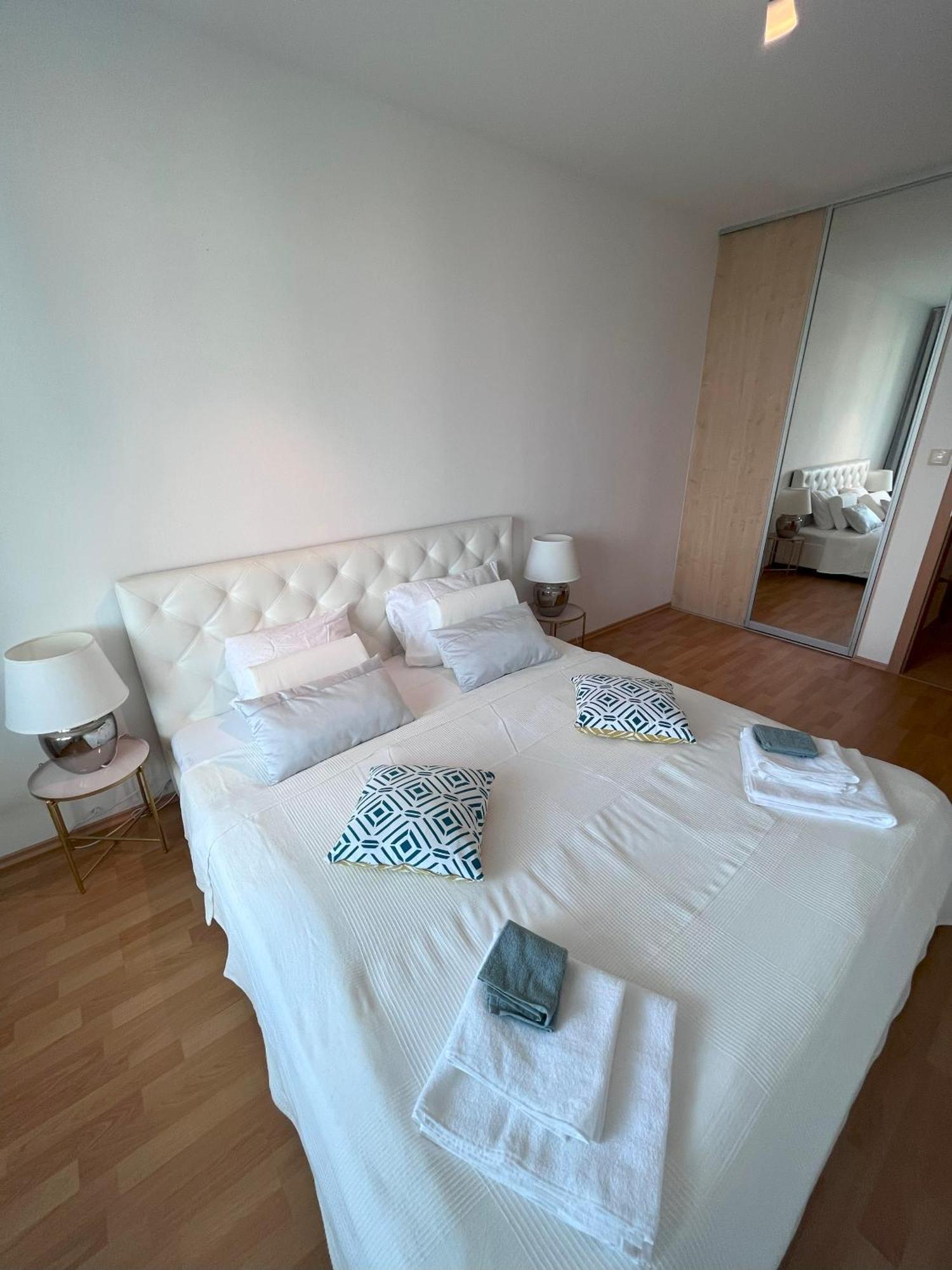 2 Room Apartment With Terrace, New Building, Jegeho Bratislava Eksteriør billede